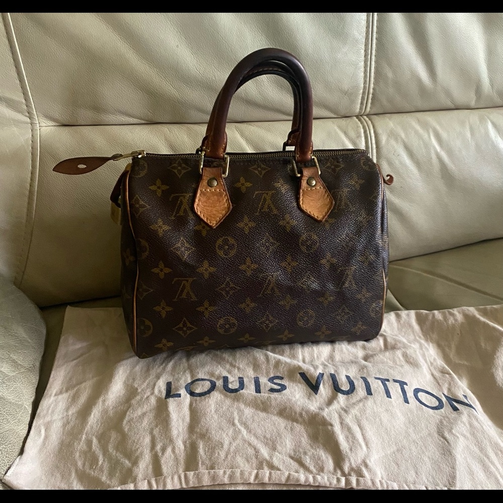 Authentic Louis Vuitton Monogram Speedy 25 handbag made in USA